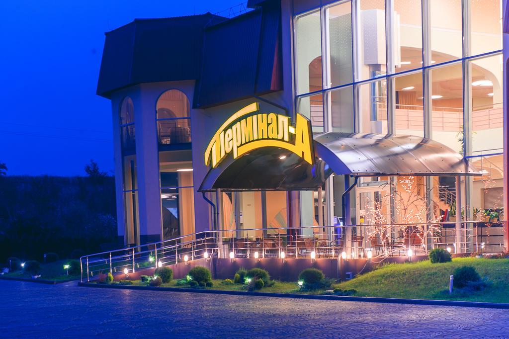 Terminal-A Hotel Рясне-Руське Экстерьер фото